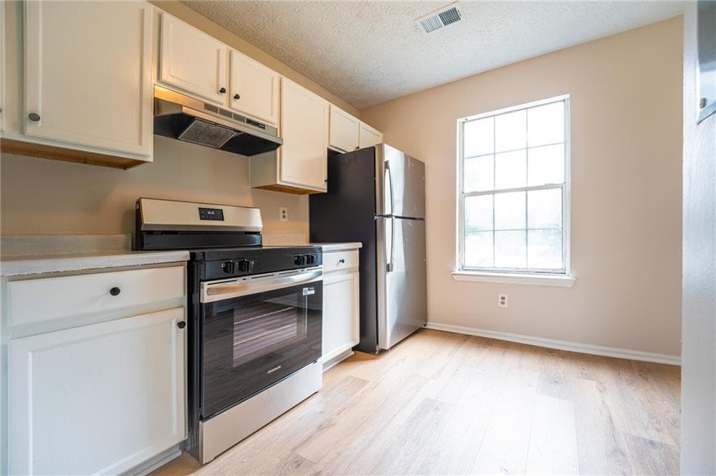 2 bedroom, 3 bathroom, 1,152 sq ft townhouse under contract at 7035 Panda Road, Austell, GA 30168 — photo 9