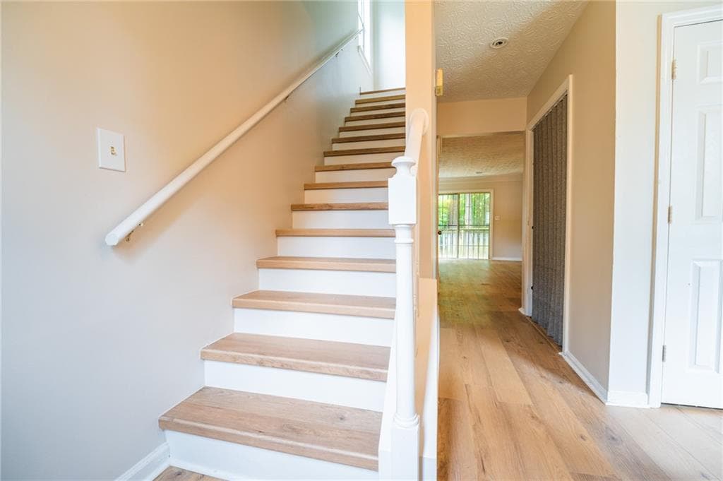 2 bedroom, 3 bathroom, 1,152 sq ft townhouse under contract at 7035 Panda Road, Austell, GA 30168 — photo 4