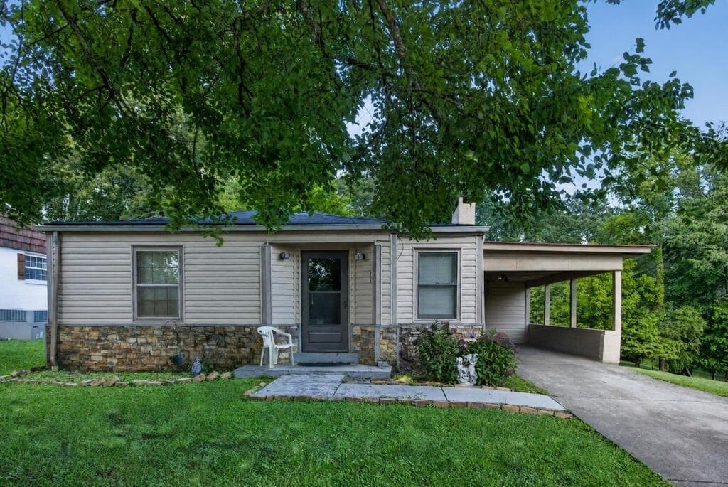 3 bedroom, 2 bathroom, 1,658 sq ft single family residence for sale at 959 Hillcrest Drive, Mccaysville, GA 30555 — photo 2