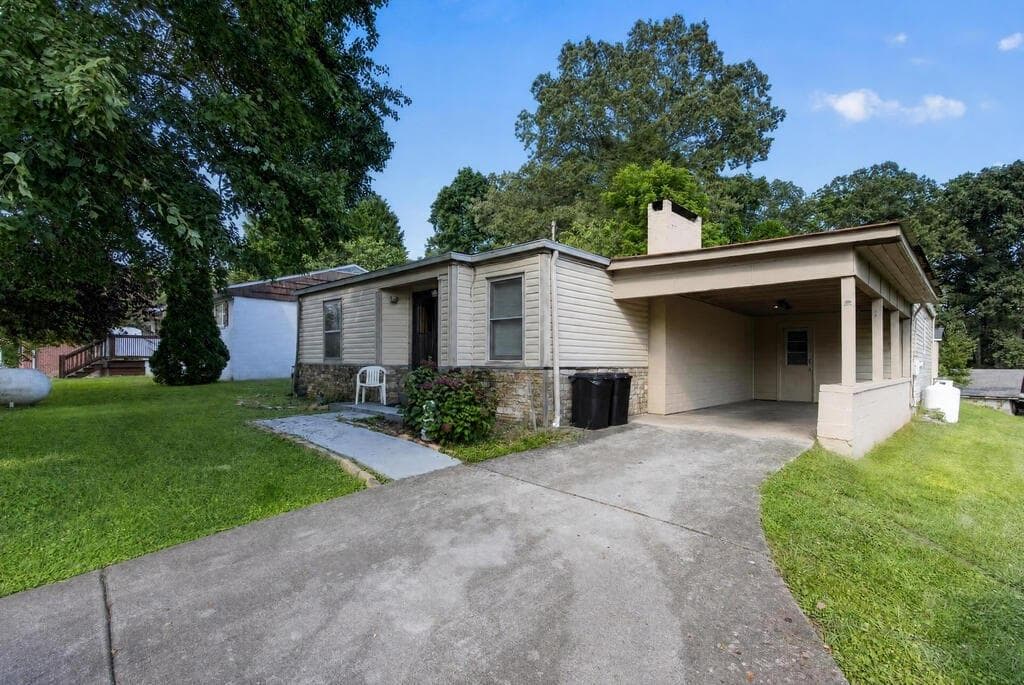 3 bedroom, 2 bathroom, 1,658 sq ft single family residence for sale at 959 Hillcrest Drive, Mccaysville, GA 30555 — photo 3