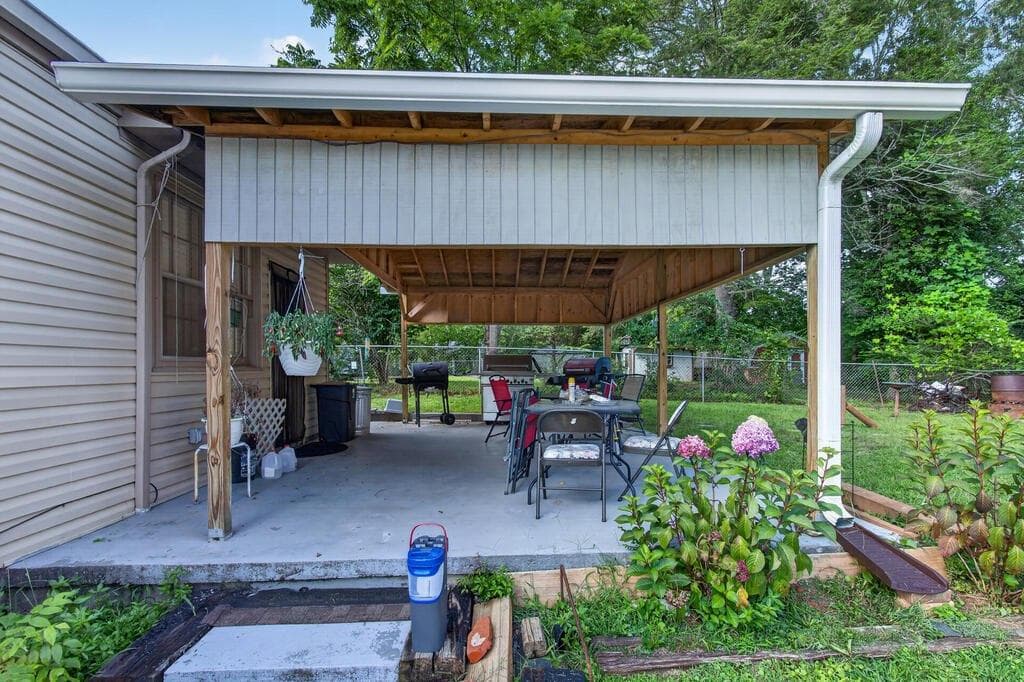 3 bedroom, 2 bathroom, 1,658 sq ft single family residence for sale at 959 Hillcrest Drive, Mccaysville, GA 30555 — photo 5