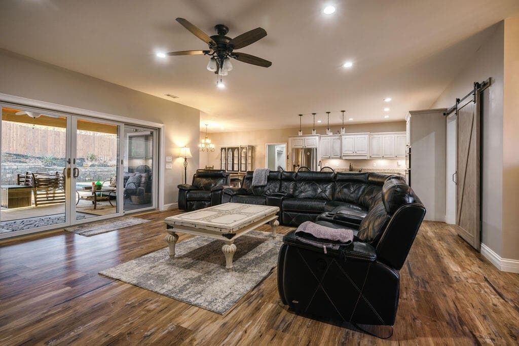 3 bedroom, 4 bathroom, 2,303 sq ft single family residence for sale at 52 Ivy Ridge Court, Blue Ridge, GA 30513 — photo 5