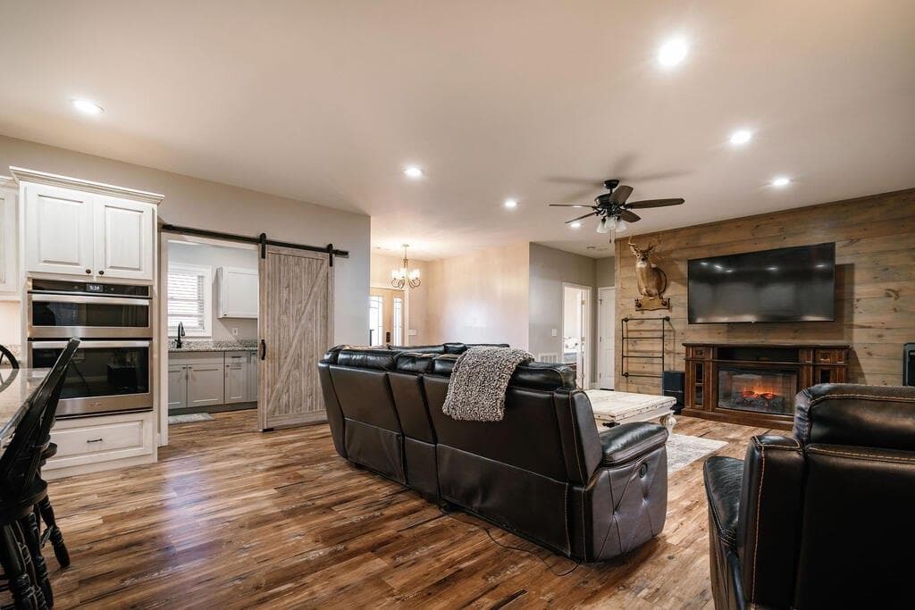 3 bedroom, 4 bathroom, 2,303 sq ft single family residence for sale at 52 Ivy Ridge Court, Blue Ridge, GA 30513 — photo 9