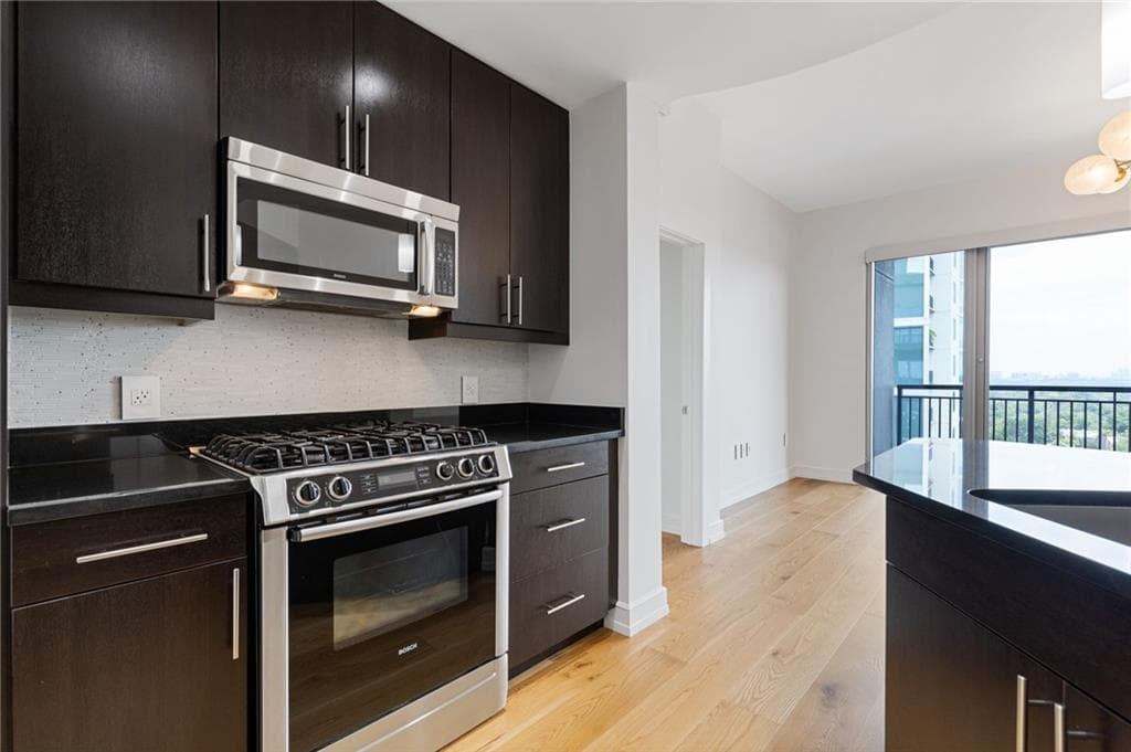 2 bedroom, 2 bathroom, 1,329 sq ft condominium for sale at 222 12th Street 2108, Atlanta, GA 30309 — photo 8