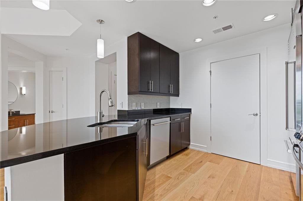 2 bedroom, 2 bathroom, 1,329 sq ft condominium for sale at 222 12th Street 2108, Atlanta, GA 30309 — photo 9