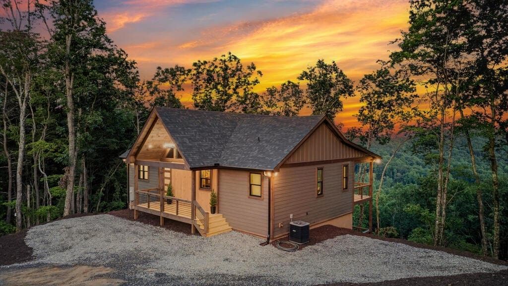 4 bedroom, 3 bathroom, 2,464 sq ft single family residence for sale at 193 7 Figure Ridge, Blue Ridge, GA 30513 — photo 4