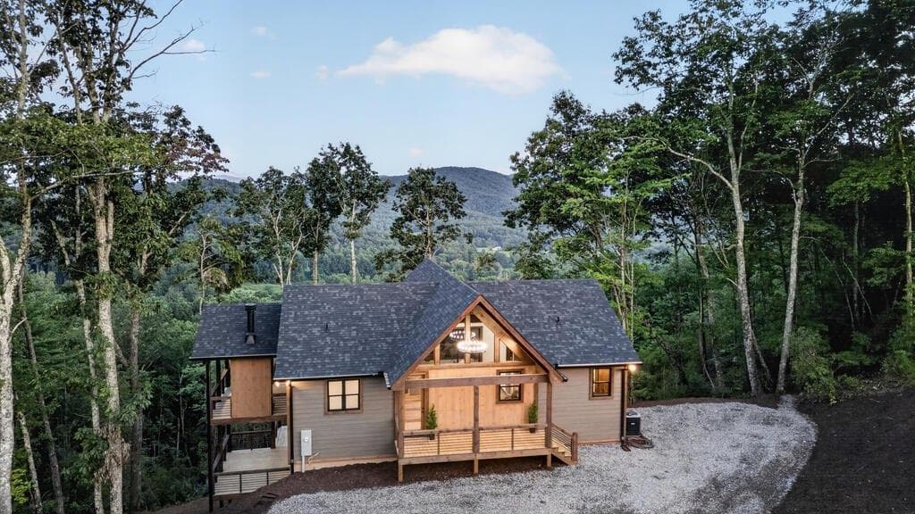 4 bedroom, 3 bathroom, 2,464 sq ft single family residence for sale at 193 7 Figure Ridge, Blue Ridge, GA 30513 — photo 6