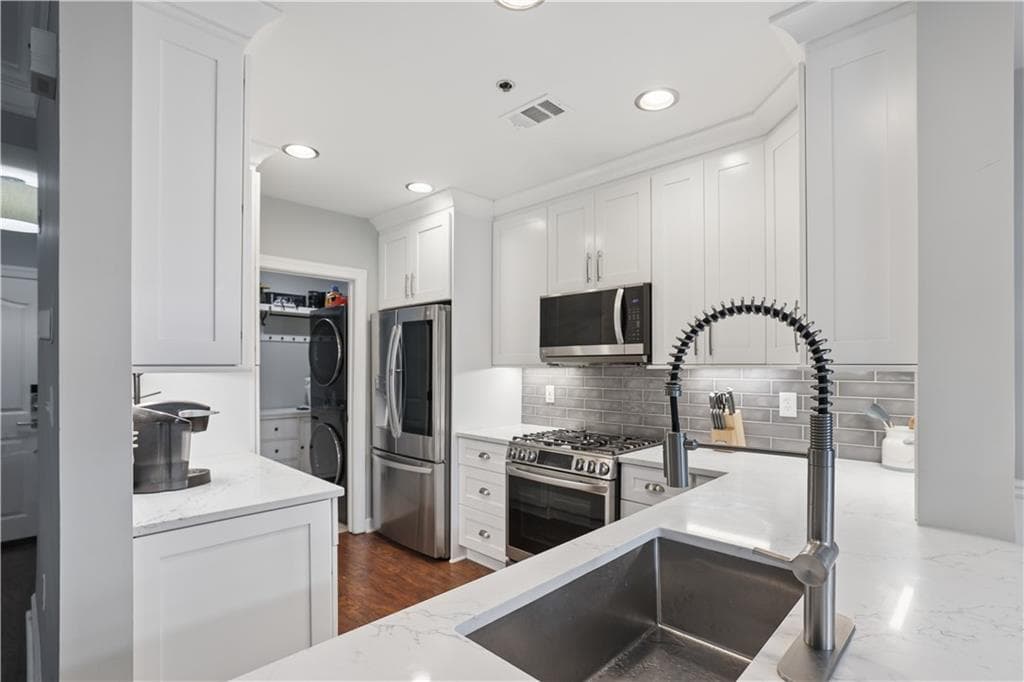 2 bedroom, 3 bathroom, 1,704 sq ft condominium for sale at 850 Piedmont Avenue 3302, Atlanta, GA 30308 — photo 10