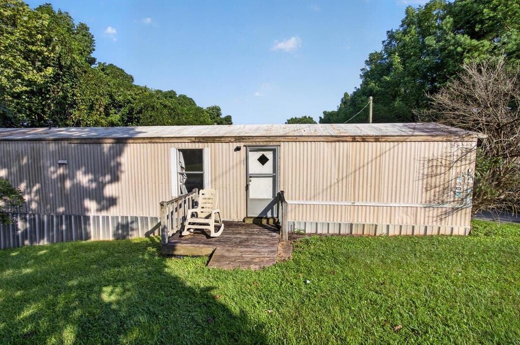 2 bedroom, 1 bathroom, 980 sq ft single family residence for sale at 357 E Second Street, Blue Ridge, GA 30513 — photo 3