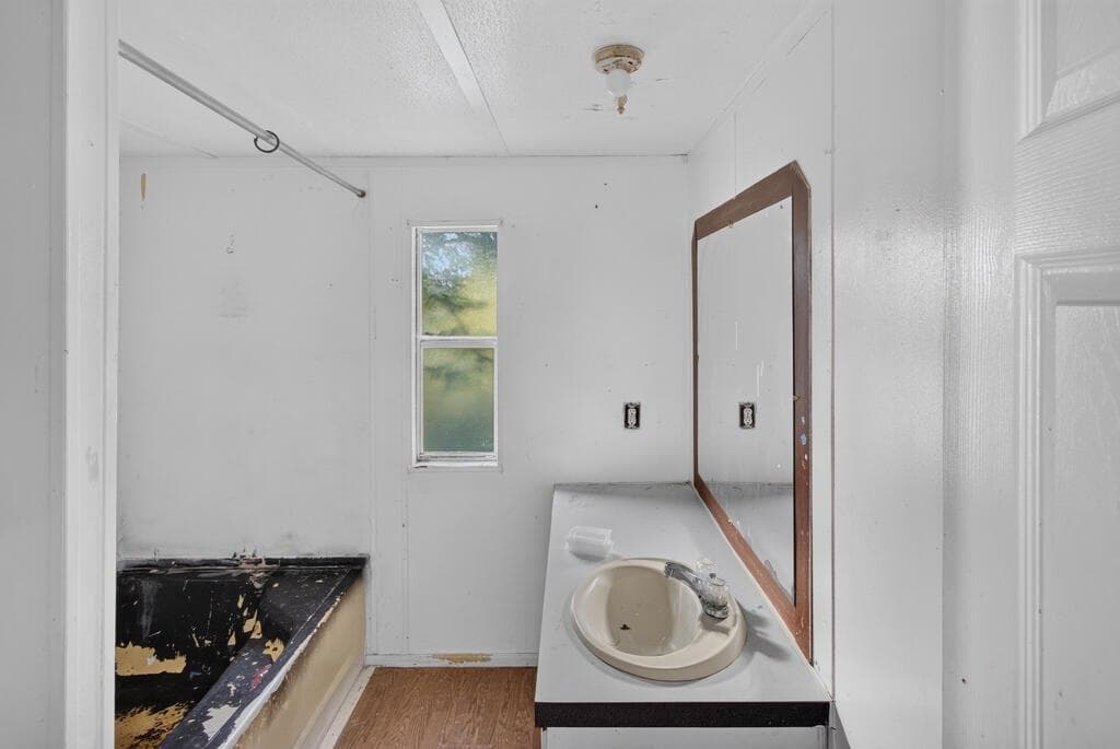 2 bedroom, 1 bathroom, 980 sq ft single family residence for sale at 357 E Second Street, Blue Ridge, GA 30513 — photo 9