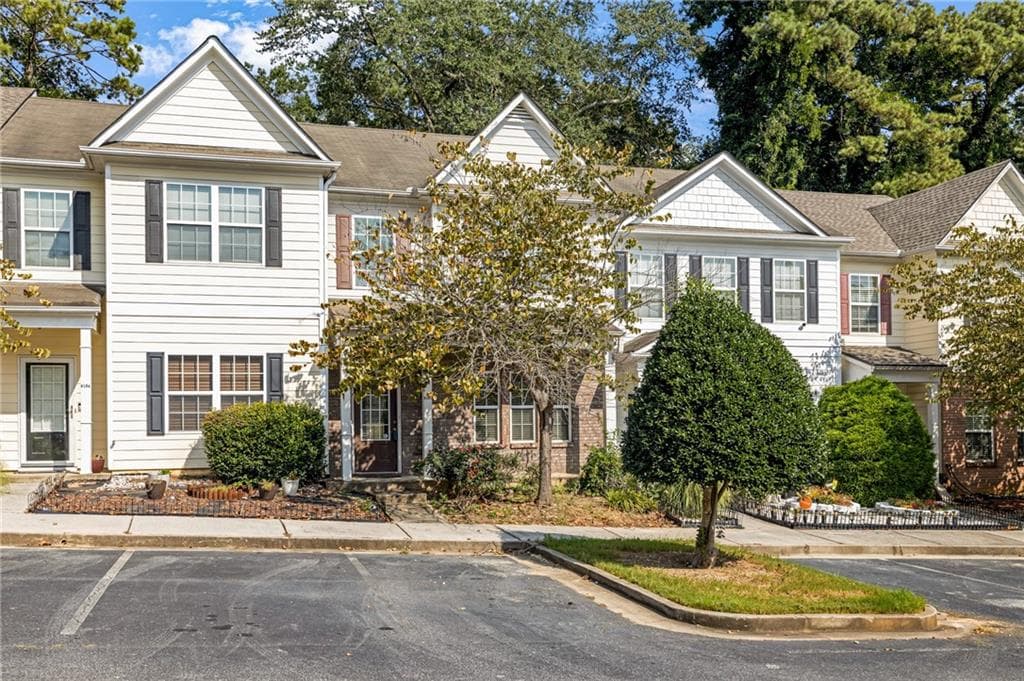 3 bedroom, 3 bathroom, 1,488 sq ft townhouse for sale at 6156 Shoals Loop, Union City, GA 30291 — photo 1 of 32