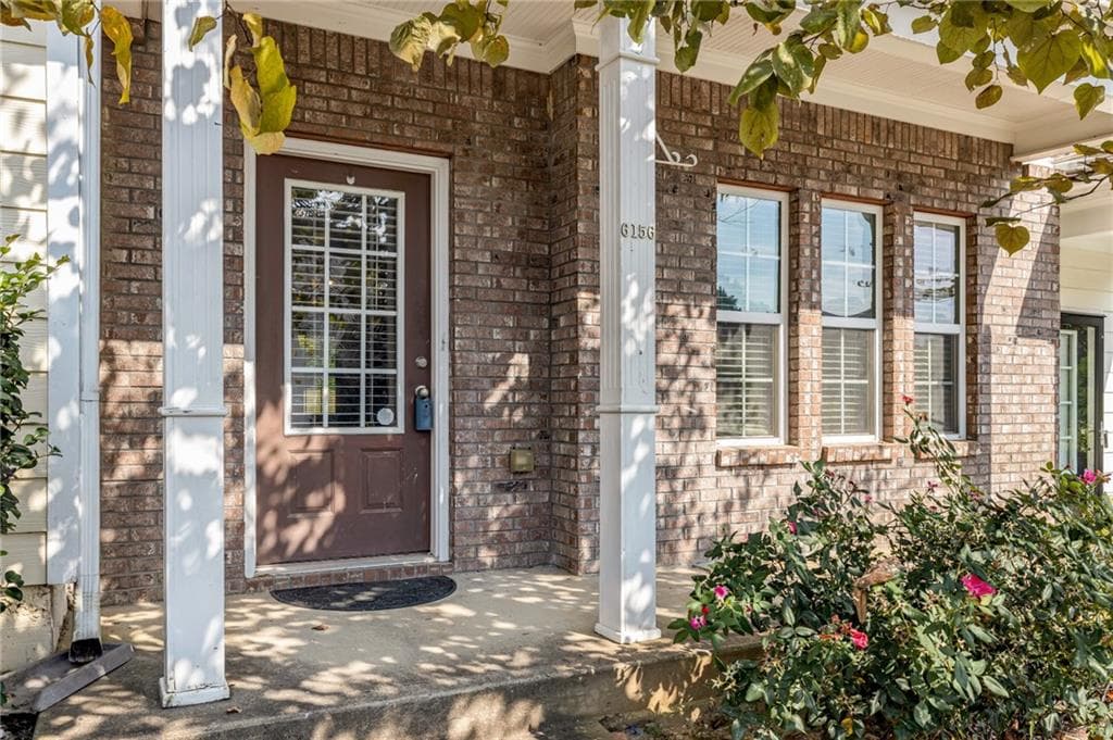 3 bedroom, 3 bathroom, 1,488 sq ft townhouse for sale at 6156 Shoals Loop, Union City, GA 30291 — photo 2
