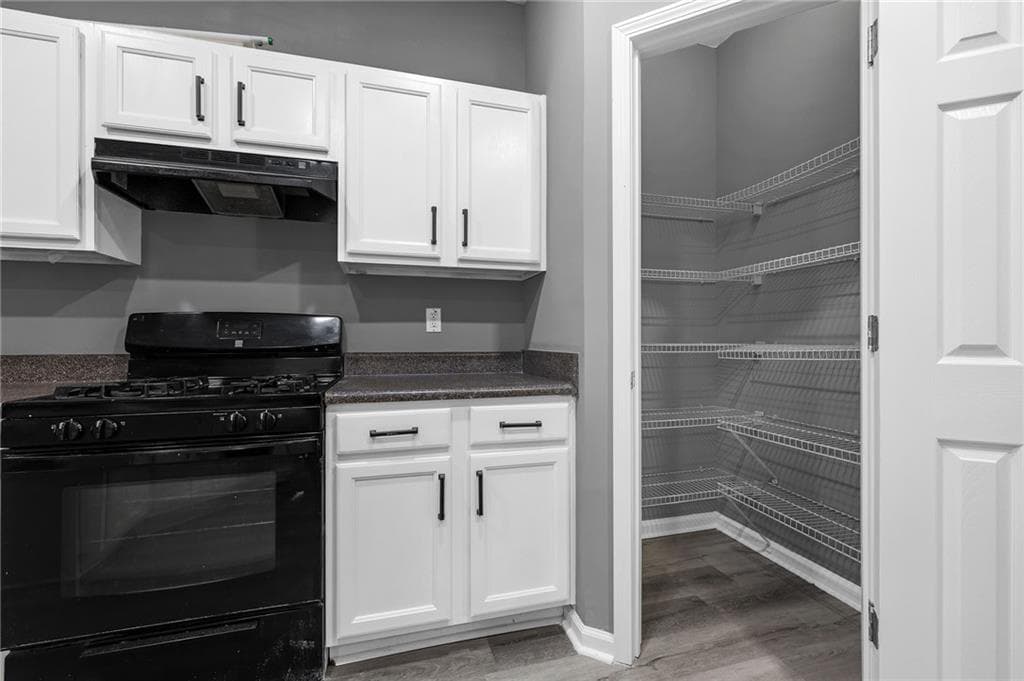 3 bedroom, 3 bathroom, 1,488 sq ft townhouse for sale at 6156 Shoals Loop, Union City, GA 30291 — photo 9