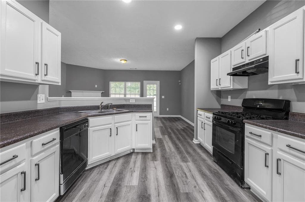 3 bedroom, 3 bathroom, 1,488 sq ft townhouse for sale at 6156 Shoals Loop, Union City, GA 30291 — photo 10