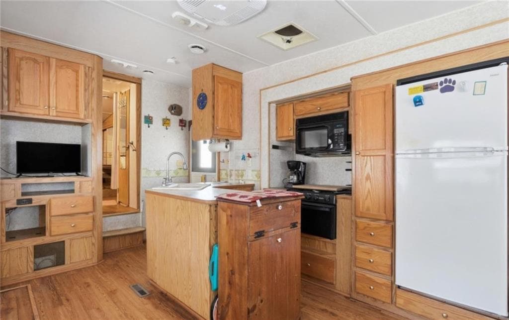 1 bedroom, 1 bathroom single family residence for sale at 93 2Nd Street, Ellijay, GA 30540 — photo 5