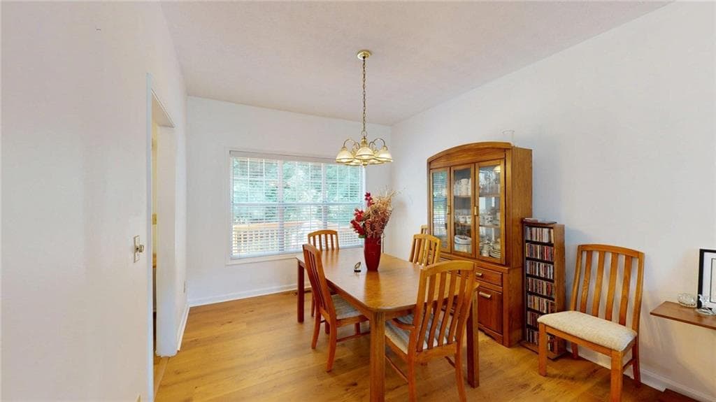 3 bedroom, 3 bathroom, 1,670 sq ft single family residence under contract at 2400 Brooks Court, Smyrna, GA 30082 — photo 4