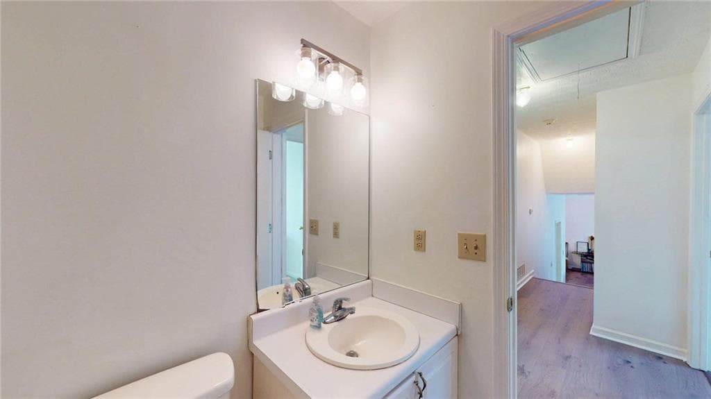 3 bedroom, 3 bathroom, 1,670 sq ft single family residence under contract at 2400 Brooks Court, Smyrna, GA 30082 — photo 9