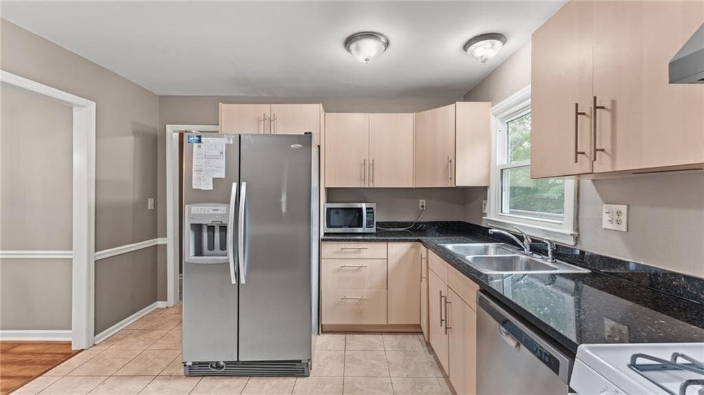 3 bedroom, 3 bathroom, 1,536 sq ft single family residence for rent at 3913 Hadley Farm Drive, Marietta, GA 30066 for $2,450 a month — photo 5
