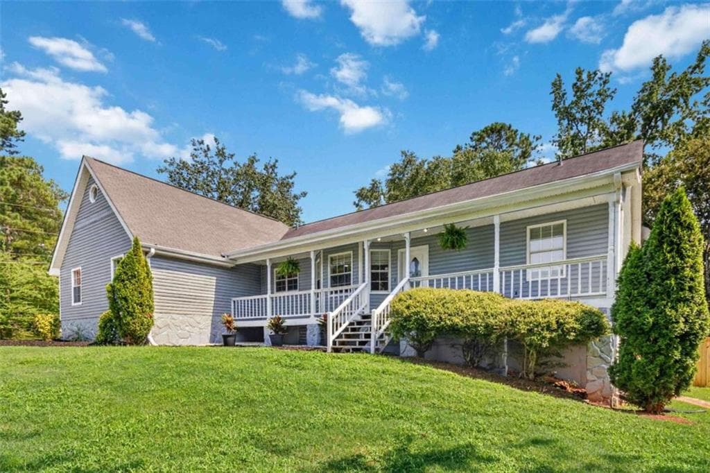 4 bedroom, 3 bathroom, 3,010 sq ft single family residence for sale at 503 Horseshoe Circle, Stockbridge, GA 30281 — photo 3