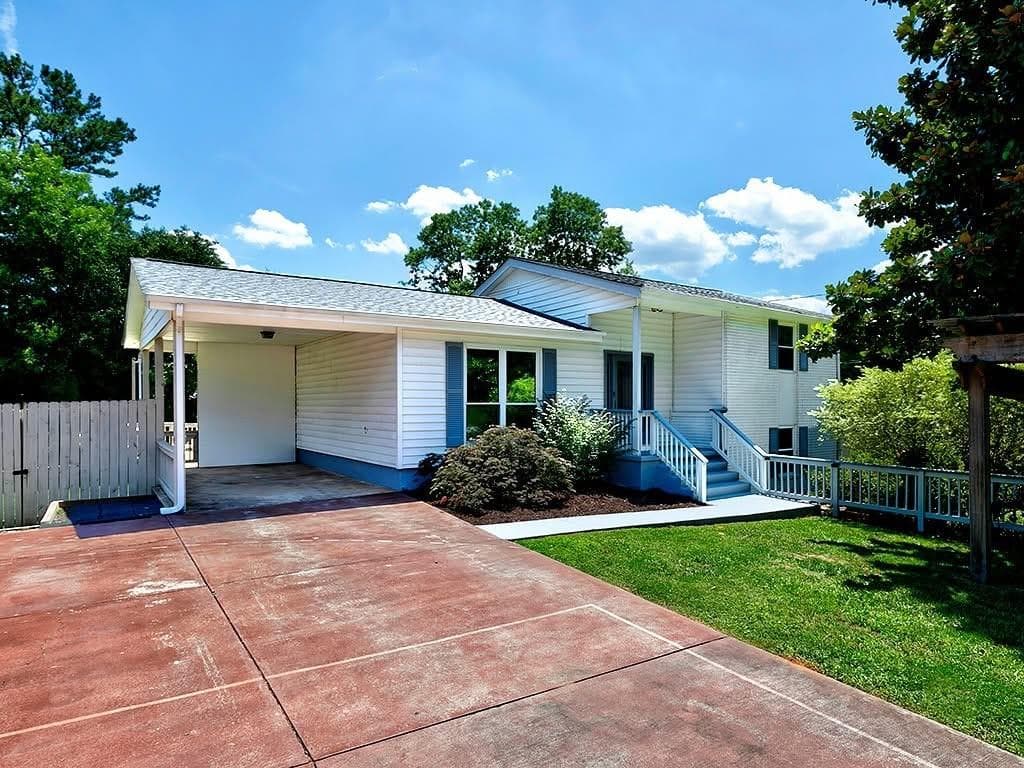 5 bedroom, 2 bathroom, 1,504 sq ft single family residence for rent at 1906 Lochlomand Lane, Smyrna, GA 30080 for $2,575 a month — photo 1 of 12