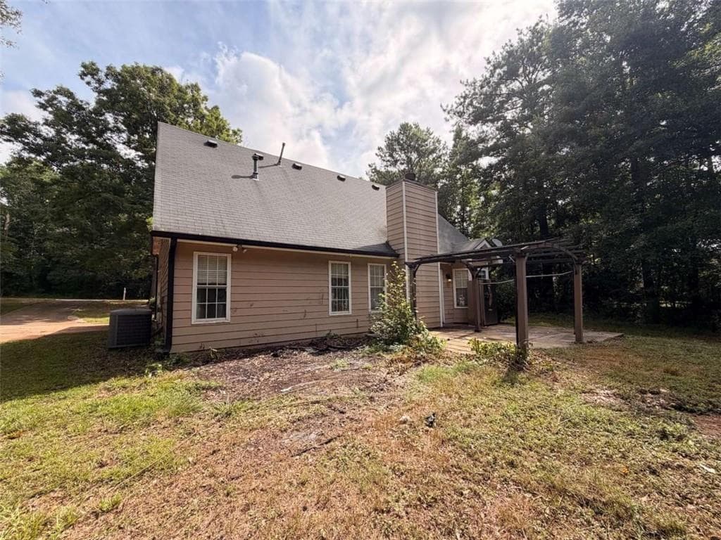 3 bedroom, 3 bathroom, 2,030 sq ft single family residence under contract at 73 Stowe Way, Sharpsburg, GA 30277 — photo 4