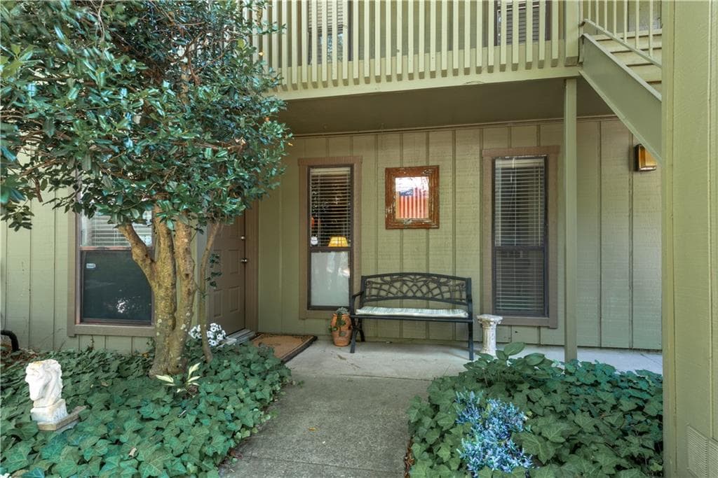2 bedroom, 2 bathroom, 1,314 sq ft condominium for sale at 605 Dunbar Drive 605, Atlanta, GA 30338 — photo 2