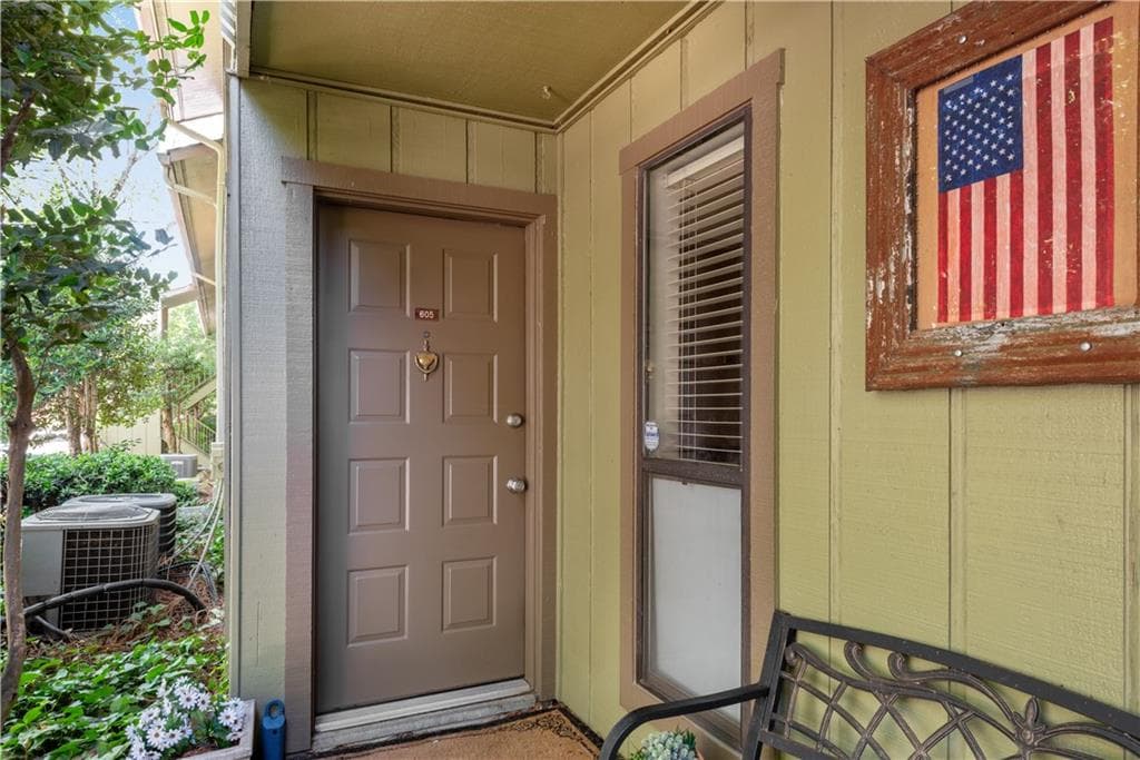 2 bedroom, 2 bathroom, 1,314 sq ft condominium for sale at 605 Dunbar Drive 605, Atlanta, GA 30338 — photo 3
