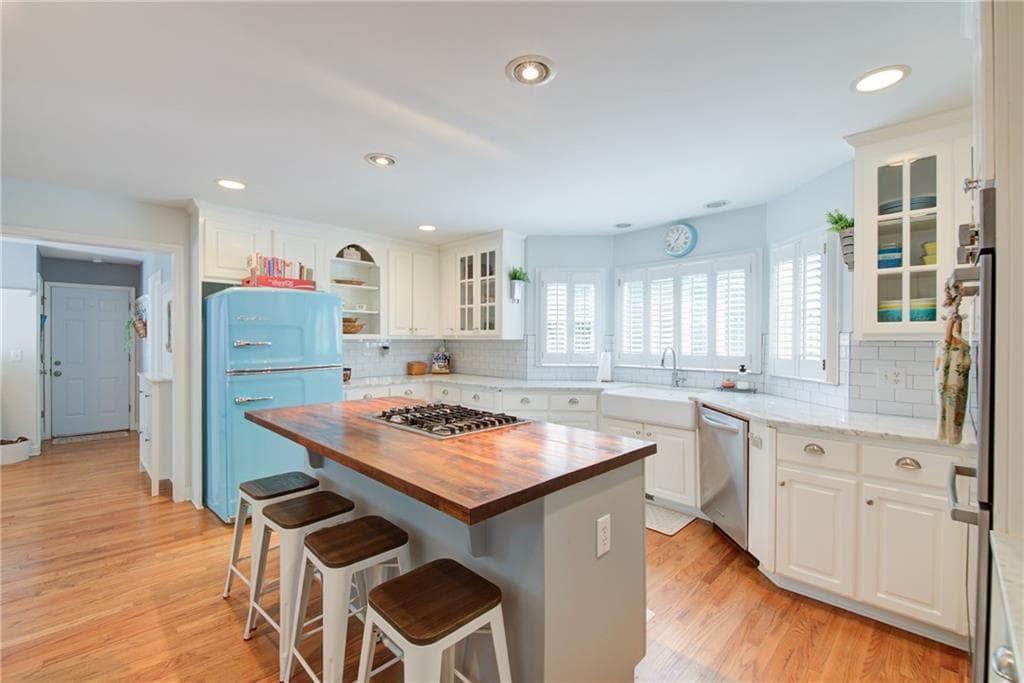 4 bedroom, 5 bathroom, 3,244 sq ft single family residence under contract at 103 Shady Ln, Cumming, GA 30040 — photo 4