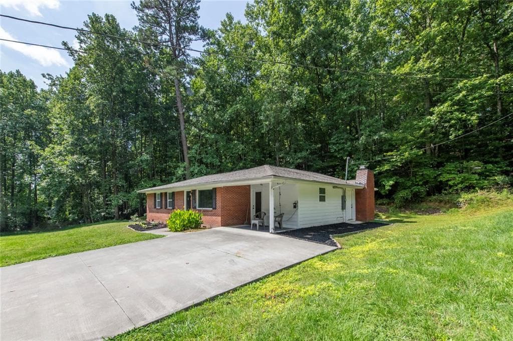3 bedroom, 3 bathroom, 1,406 sq ft single family residence for sale at 42 Carpenter Lane, Dahlonega, GA 30533 — photo 2