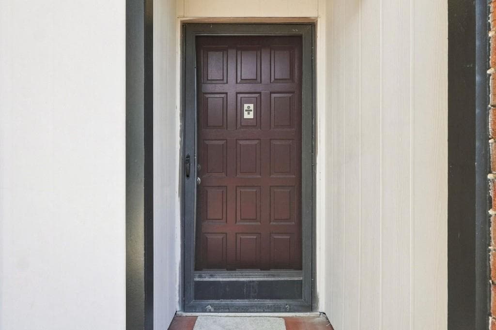 3 bedroom, 3 bathroom, 2,228 sq ft townhouse for sale at 3229 Clairmont North, Atlanta, GA 30329 — photo 2