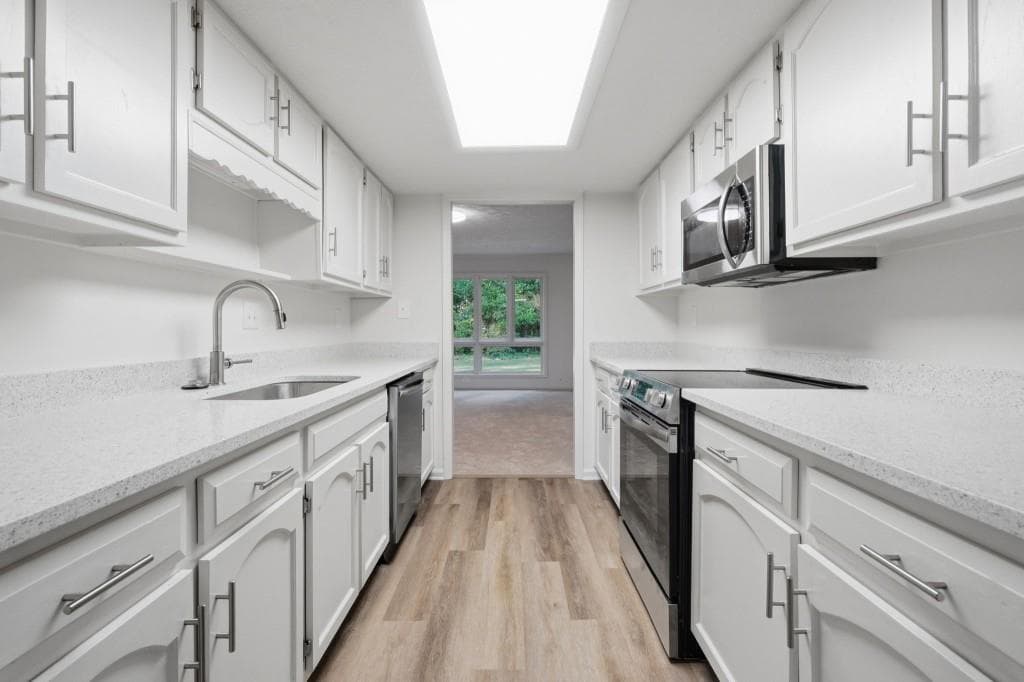 3 bedroom, 3 bathroom, 2,228 sq ft townhouse for sale at 3229 Clairmont North, Atlanta, GA 30329 — photo 3