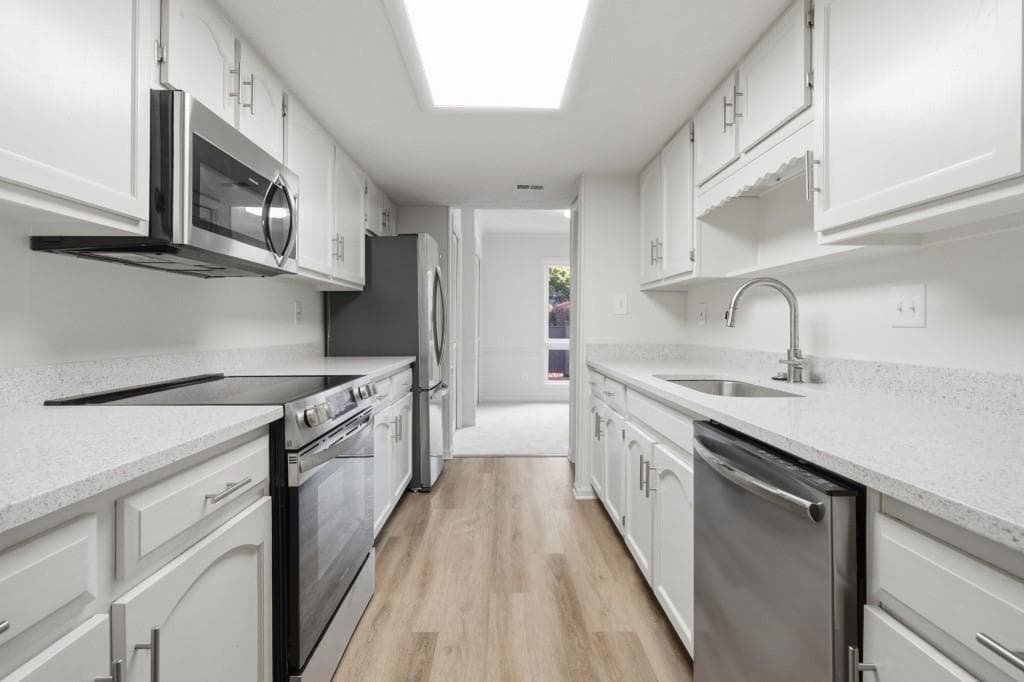 3 bedroom, 3 bathroom, 2,228 sq ft townhouse for sale at 3229 Clairmont North, Atlanta, GA 30329 — photo 6