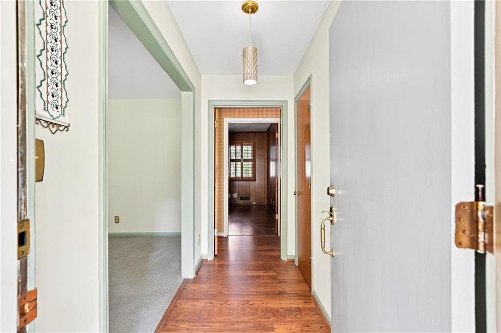 3 bedroom, 2 bathroom, 1,547 sq ft single family residence under contract at 327 Green Drive, Canton, GA 30114 — photo 4