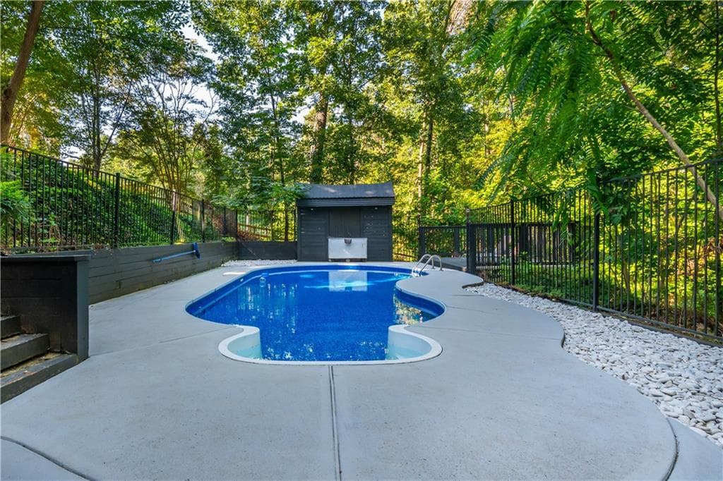 4 bedroom, 3 bathroom, 2,792 sq ft single family residence for sale at 777 Chanson Drive, Marietta, GA 30064 — photo 7