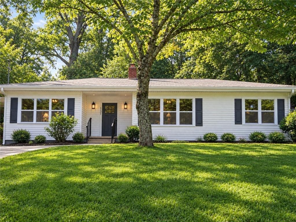 3 bedroom, 2 bathroom, 1,373 sq ft single family residence for sale at 131 Mountain View Drive, Gainesville, GA 30501 — photo 1 of 41