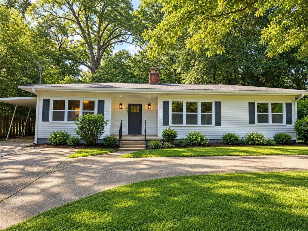 3 bedroom, 2 bathroom, 1,373 sq ft single family residence for sale at 131 Mountain View Drive, Gainesville, GA 30501 — photo 2