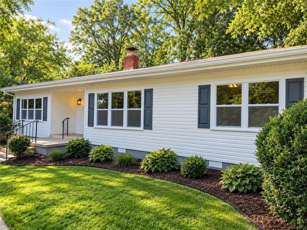 3 bedroom, 2 bathroom, 1,373 sq ft single family residence for sale at 131 Mountain View Drive, Gainesville, GA 30501 — photo 3