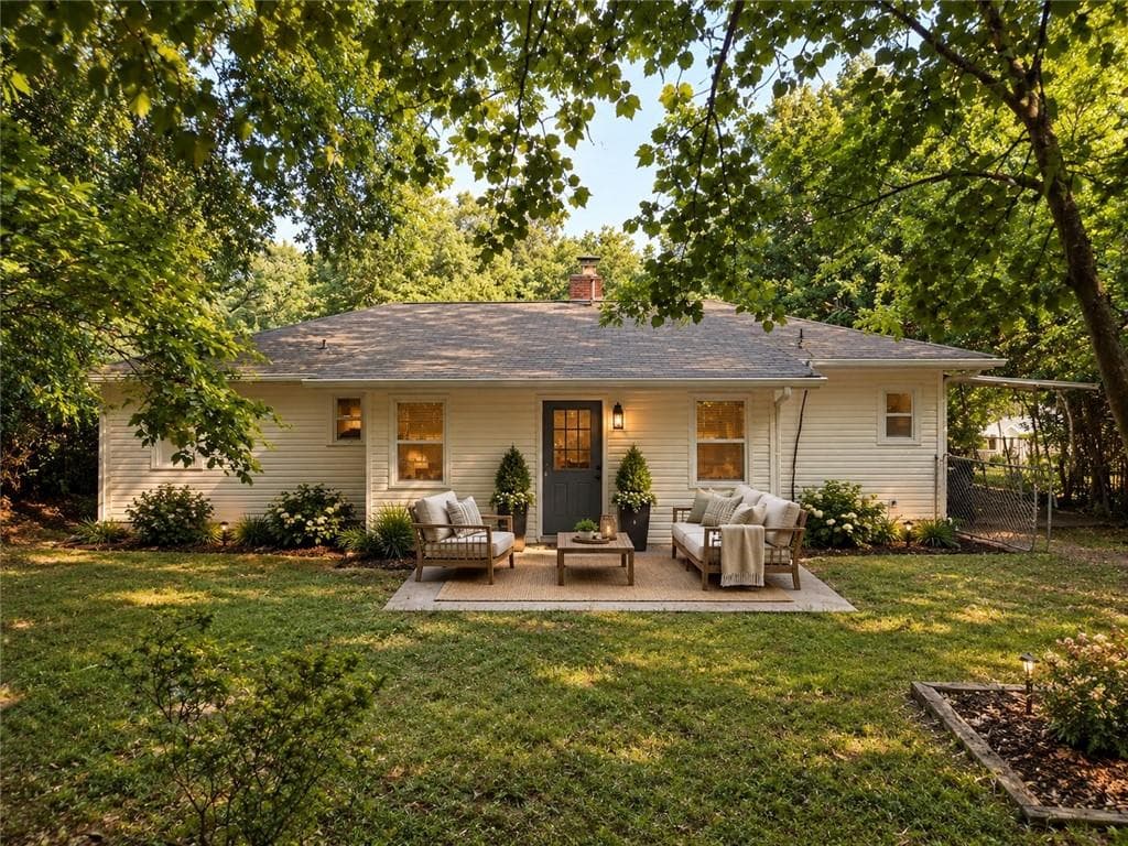 3 bedroom, 2 bathroom, 1,373 sq ft single family residence for sale at 131 Mountain View Drive, Gainesville, GA 30501 — photo 4