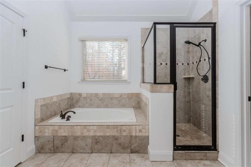4 bedroom, 6 bathroom, 3,020 sq ft single family residence for rent at 4234 Quail Creek Drive, Flowery Branch, GA 30542 for $3,500 a month — photo 4