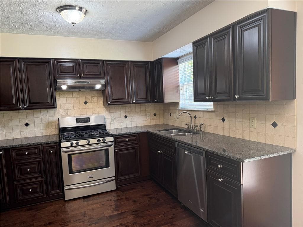 3 bedroom, 3 bathroom, 1,822 sq ft single family residence for rent at 4654 Hampton, Marietta, GA 30068 for $3,000 a month — photo 5