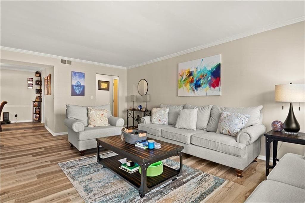 3 bedroom, 2 bathroom, 1,469 sq ft condominium for sale at 6851 Roswell Road M5, Sandy Springs, GA 30328 — photo 4