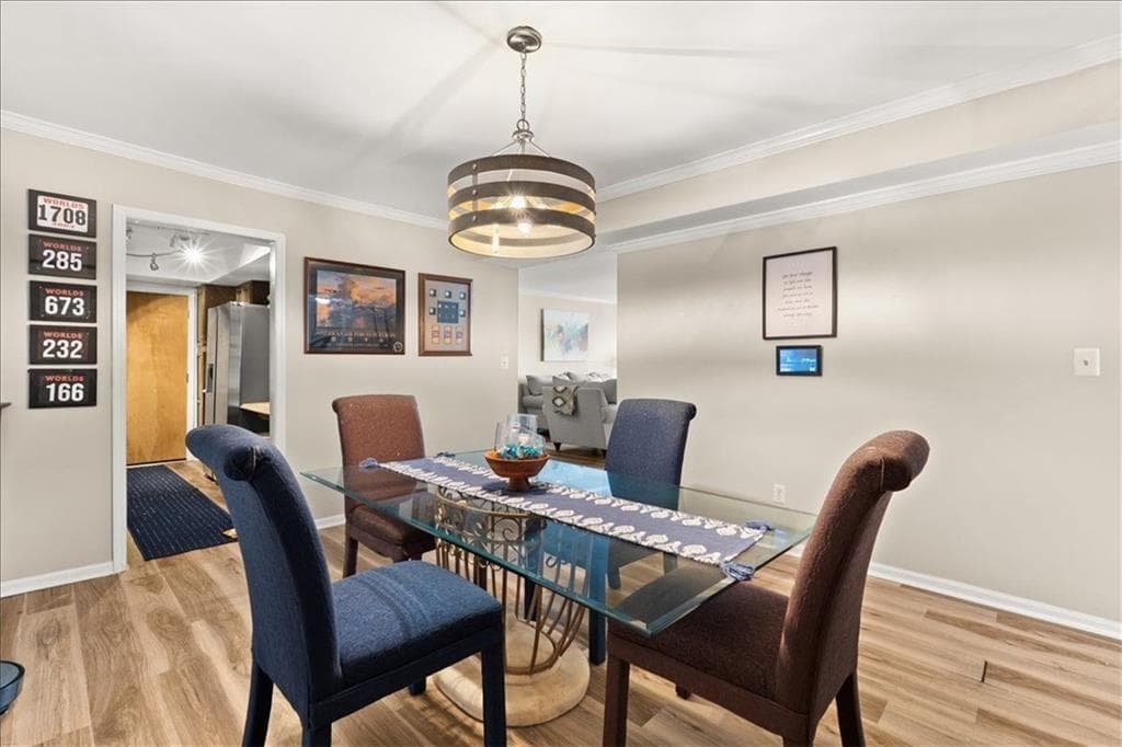 3 bedroom, 2 bathroom, 1,469 sq ft condominium for sale at 6851 Roswell Road M5, Sandy Springs, GA 30328 — photo 6