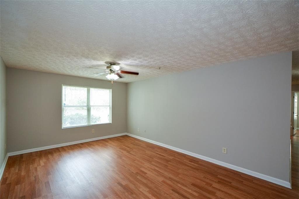 3 bedroom, 2 bathroom, 1,232 sq ft condominium for sale at 4101 Fairington Club Drive 4101, Lithonia, GA 30038 — photo 6