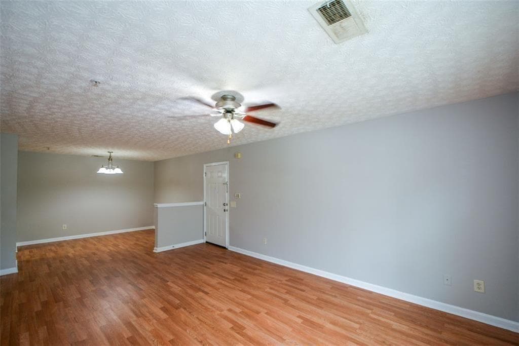 3 bedroom, 2 bathroom, 1,232 sq ft condominium for sale at 4101 Fairington Club Drive 4101, Lithonia, GA 30038 — photo 8
