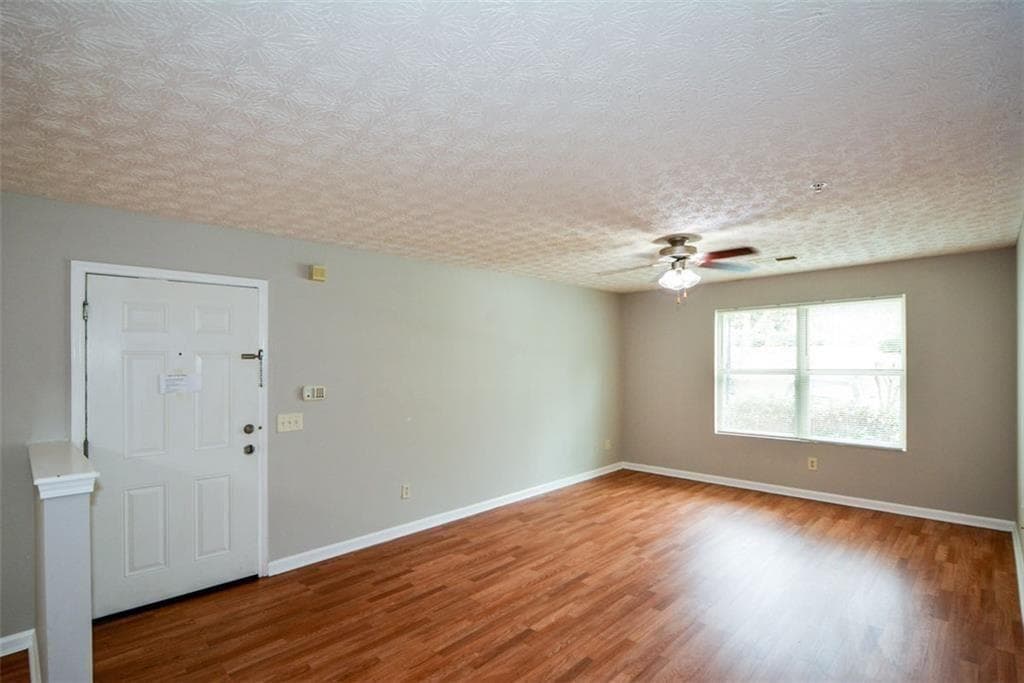 3 bedroom, 2 bathroom, 1,232 sq ft condominium for sale at 4101 Fairington Club Drive 4101, Lithonia, GA 30038 — photo 9