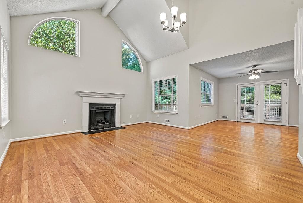 3 bedroom, 3 bathroom, 2,157 sq ft single family residence for sale at 1009 Cobb Place Manor Drive, Marietta, GA 30066 — photo 4