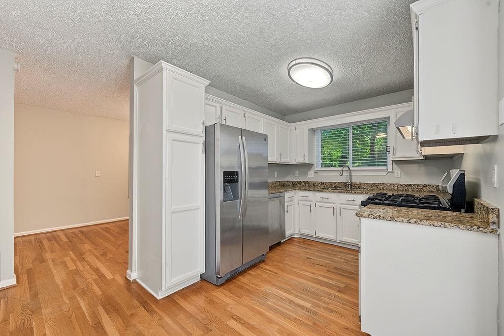 3 bedroom, 3 bathroom, 2,157 sq ft single family residence for sale at 1009 Cobb Place Manor Drive, Marietta, GA 30066 — photo 8