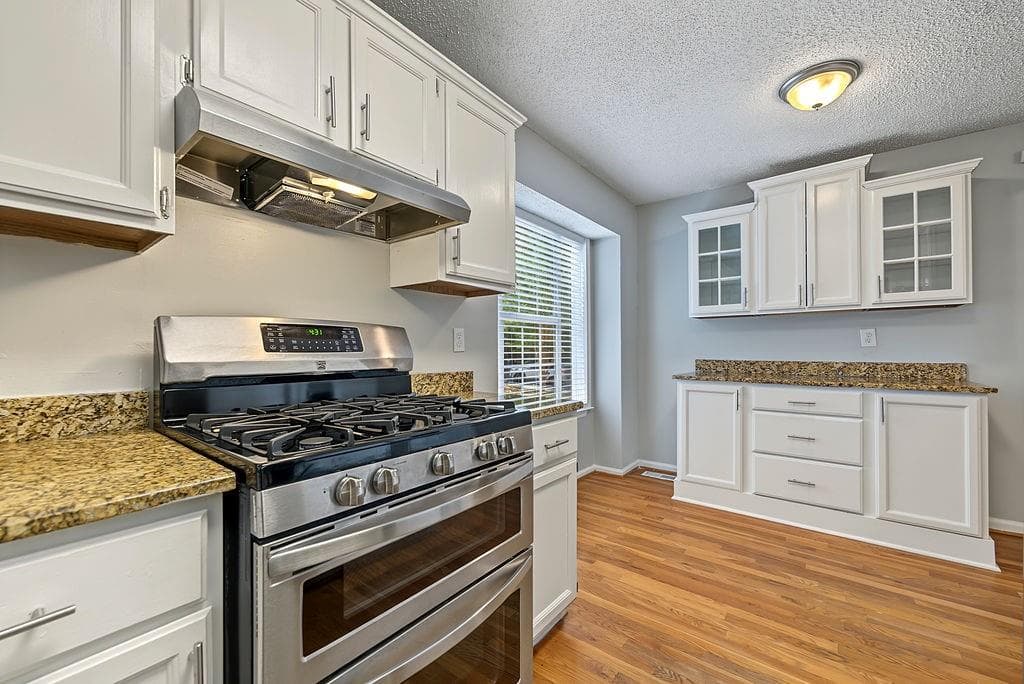 3 bedroom, 3 bathroom, 2,157 sq ft single family residence for sale at 1009 Cobb Place Manor Drive, Marietta, GA 30066 — photo 9
