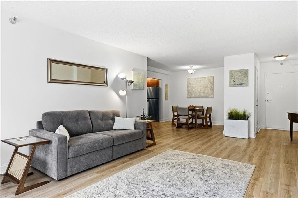 1 bedroom, 1 bathroom, 837 sq ft condominium for sale at 2479 Peachtree Road 303, Atlanta, GA 30305 — photo 3