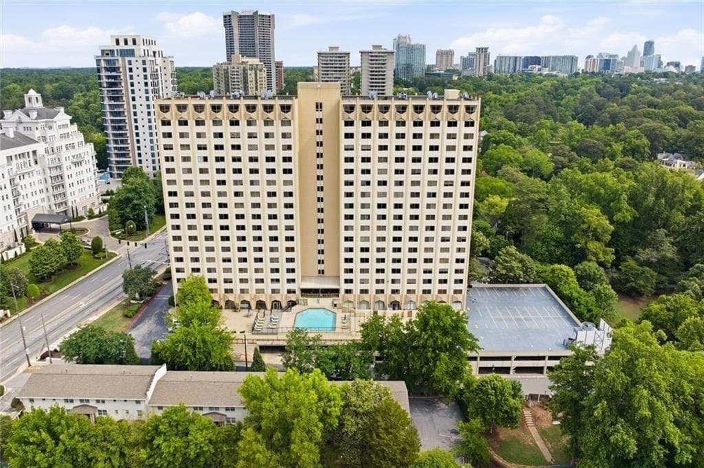 1 bedroom, 1 bathroom, 837 sq ft condominium for sale at 2479 Peachtree Road 303, Atlanta, GA 30305 — photo 9